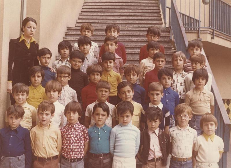 1er-B.jpg - Classe de 1er B  Professora: Srta. Mariàngels.  Curs dels anys 1972-1973