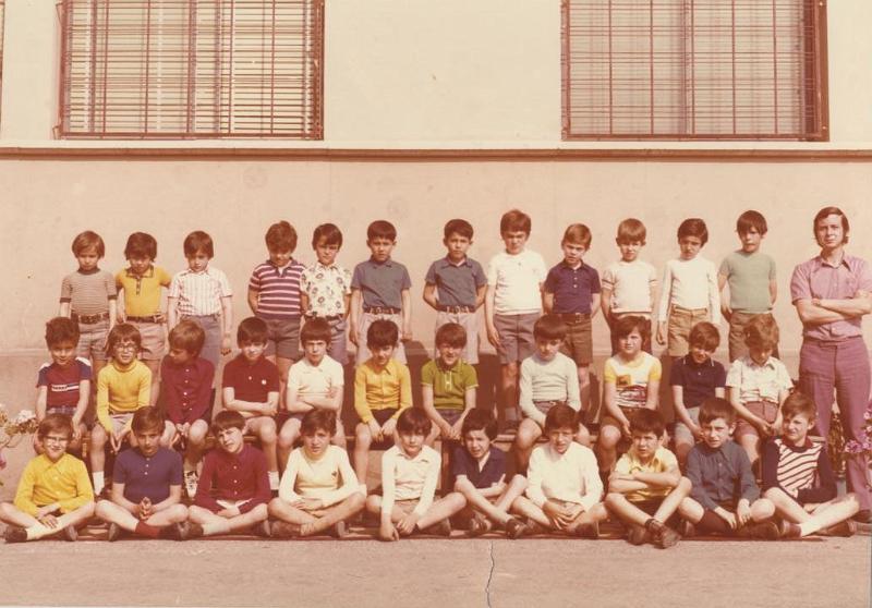 2on-B.jpg - Classe de 2on B  Professor: Domènec.  Curs dels anys 1973-1974